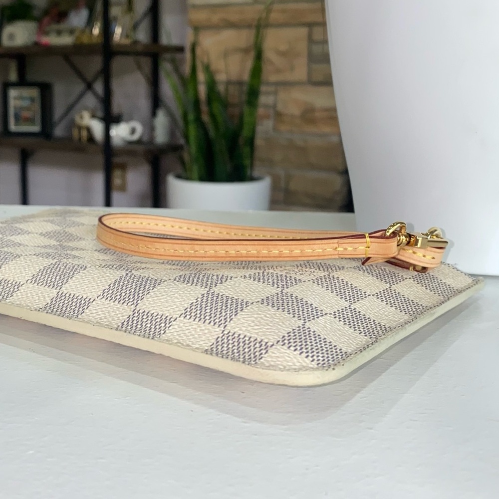 ❤️authentic pouch - Picture 5 of 14